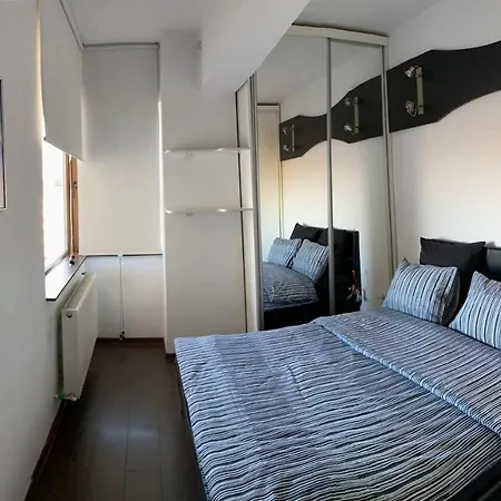 Gis North House Бухарест